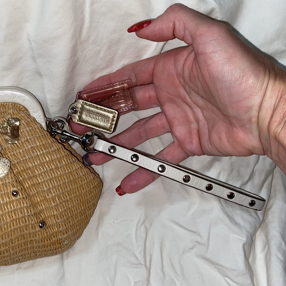 Coach Tan Straw Floral Appliqué Wristlet with Cream Trim - Picture 8 of 16